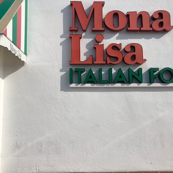 Photo taken at Mona Lisa Italian Restaurant by Matt M. on 12/26/2017