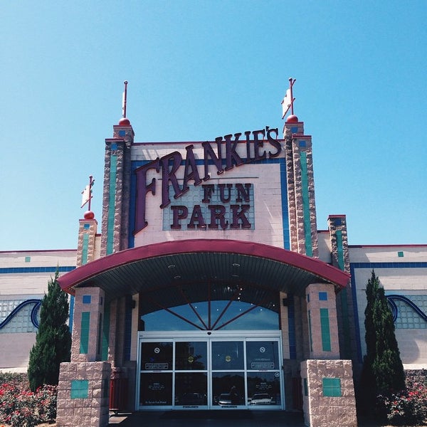 รูปภาพถ่ายที่ Frankies Fun Park โดย Zach G. เมื่อ 8/21/2014