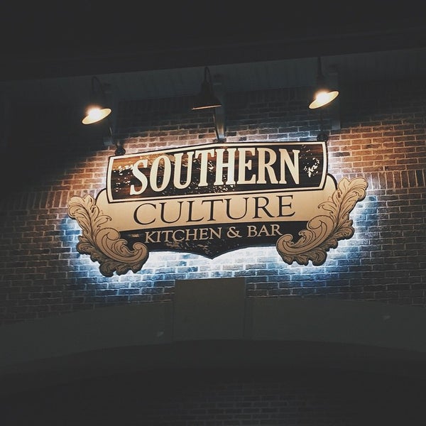 Foto tirada no(a) Southern Culture Kitchen and Bar por Zach G. em 1/4/2015