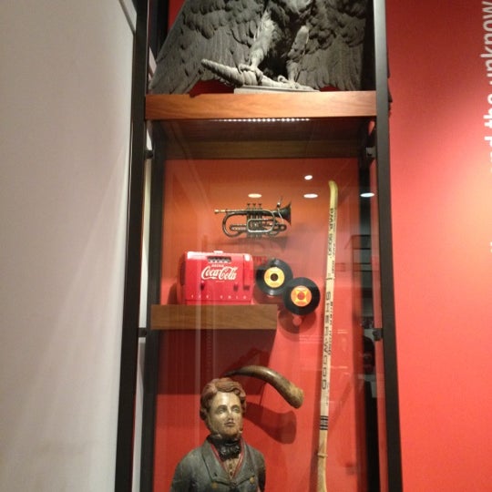 Foto scattata a The Philadelphia History Museum At The Atwater Kent da Terry G. il 11/3/2012