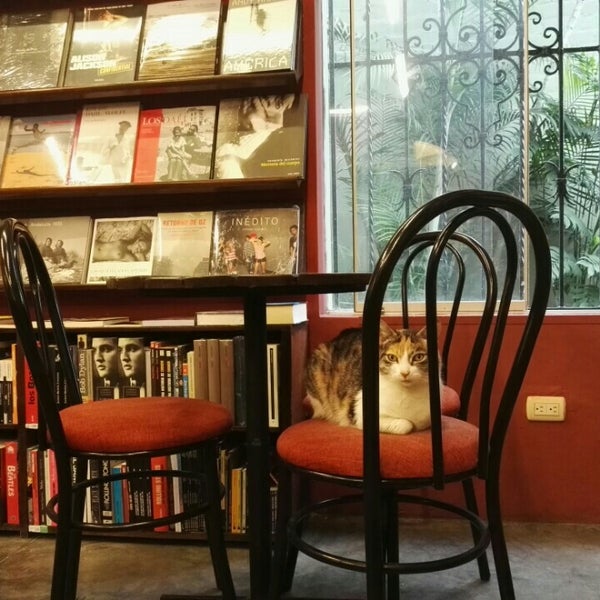 7/31/2016 tarihinde Alvaro M.ziyaretçi tarafından Librería El Virrey'de çekilen fotoğraf
