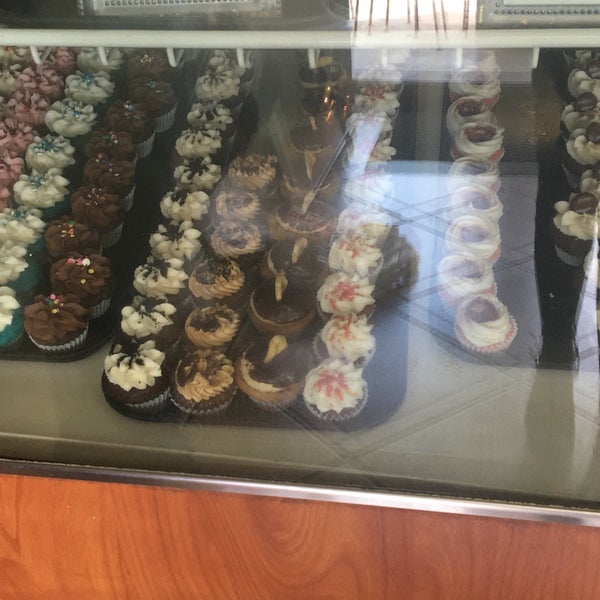 9/6/2018にShraddha M.がCupprimo Cupcakery &amp; Coffee Spotで撮った写真