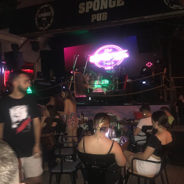 Das Foto wurde bei Sponge Pub von Tuba T. am 7/9/2022 aufgenommen