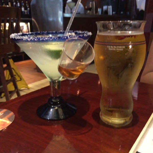 Photo taken at Red Lobster by Rafael H. on 6/11/2015