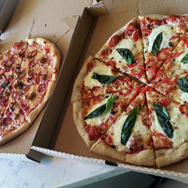 4/4/2015にPapi&#39;s PizzeriaがPapi&#39;s Pizzeriaで撮った写真