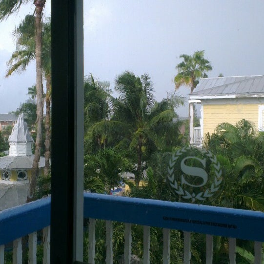 Снимок сделан в Margaritaville Beach House Key West пользователем Benjamin H. 8/19/2013