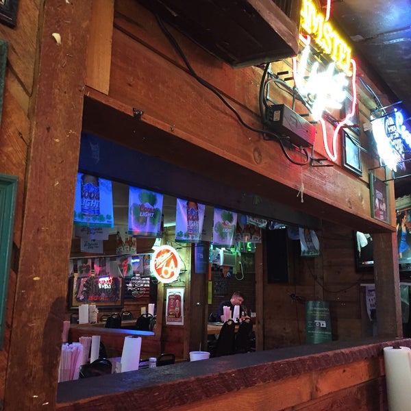 Foto tomada en J. Gilligan&#39;s Bar &amp; Grill  por Danila O. el 3/12/2015
