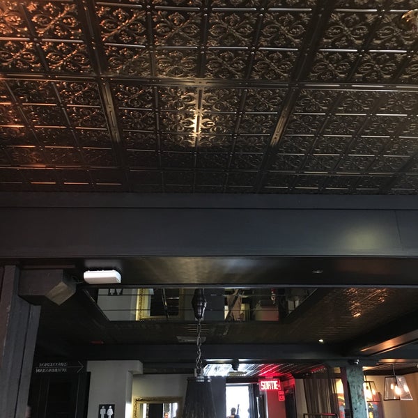 Foto diambil di Vieux-Port Steakhouse oleh Ani K. pada 5/20/2018