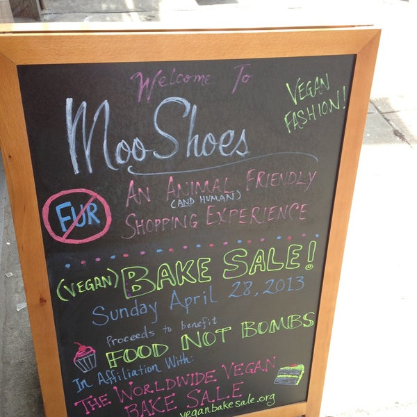 Foto tirada no(a) MooShoes NYC por Matthew C. em 4/28/2013