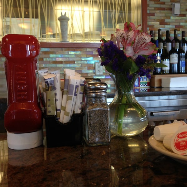 4/14/2013 tarihinde Matthew C.ziyaretçi tarafından Northvale Classic Diner'de çekilen fotoğraf
