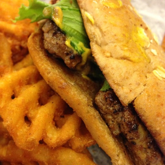 10/27/2012にGreg W.がPunch Burgerで撮った写真