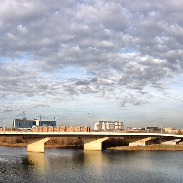 Foto diambil di White River Promenade oleh Greg W. pada 12/4/2012