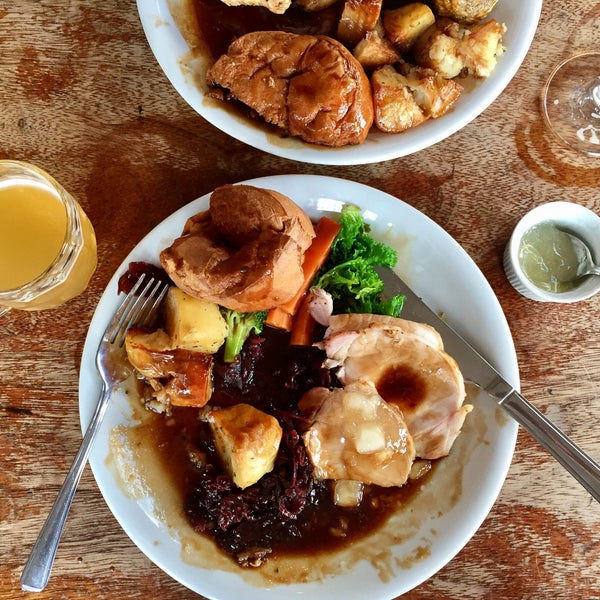 A bit of a trek, but worth it for the excellent craft beer selection and Sunday roasts. My full review: http://bit.ly/2pdaDR8