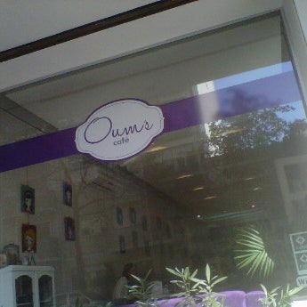 Foto tirada no(a) Oum&#39;s Cafe por emperador em 7/19/2012
