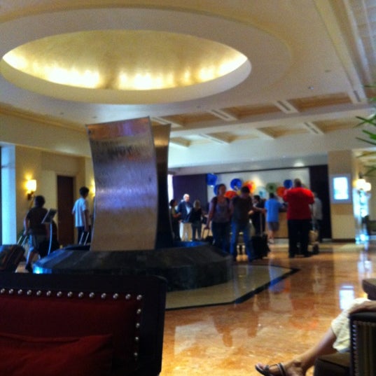 Foto diambil di Boca Raton Marriott at Boca Center oleh Nelito J. pada 3/23/2012
