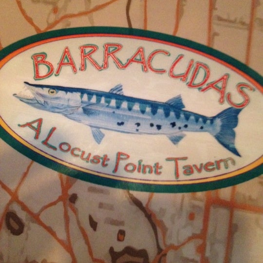 Foto tomada en Barracuda&#39;s Locust Point Tavern  por Renee el 7/15/2012