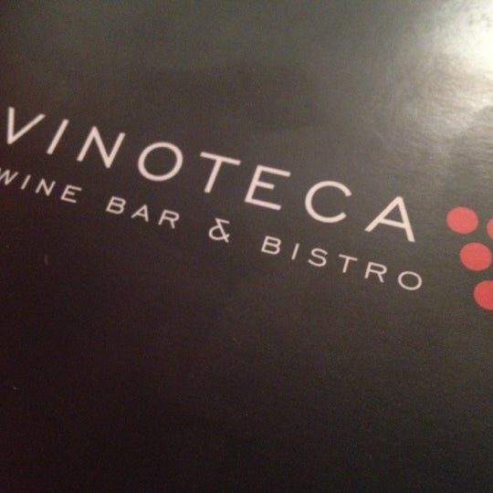 Снимок сделан в Vinoteca Wine Bar &amp; Bistro пользователем Gautam C. 6/21/2012
