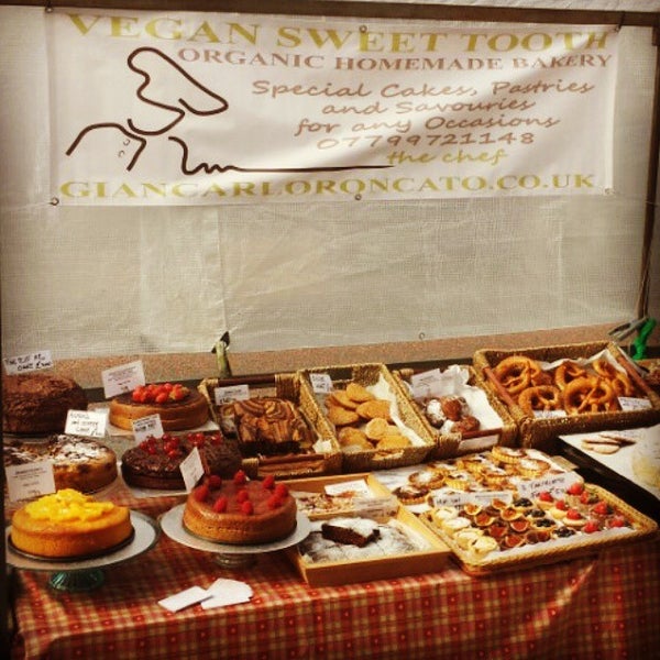 Das Foto wurde bei Chatsworth Road Market von VEGAN SWEET TOOTH LONDON am 1/18/2015 aufgenommen