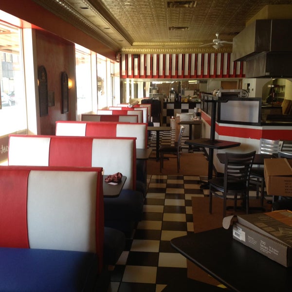 รูปภาพถ่ายที่ Rudy&#39;s Red Lion Diner โดย Rudy&#39;s Red Lion Diner เมื่อ 9/19/2014