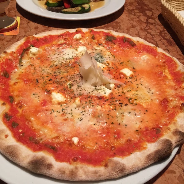 Probably the best Italian meal I'd had in a long time, great service, presentation and taste! Recommend the four cheese pizza - very authentic.