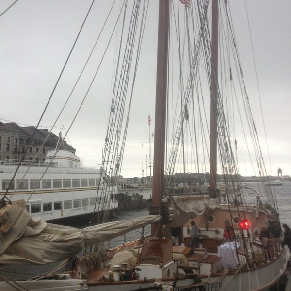 รูปภาพถ่ายที่ The Landing at Long Wharf โดย Dave L. เมื่อ 6/12/2013