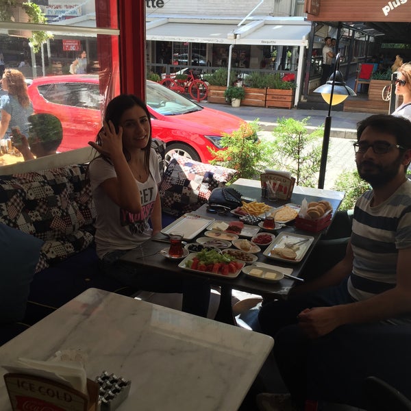 Foto diambil di Muzip Cafe &amp; Kitchen oleh Gamze Ç. pada 6/21/2015