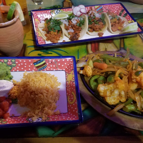 Had the vegetarian fajitas. They were so delicious! At such cute decor! One of my new favorite places for Mexican food. My date had chicken tacos. He was also very pleased. Great place!