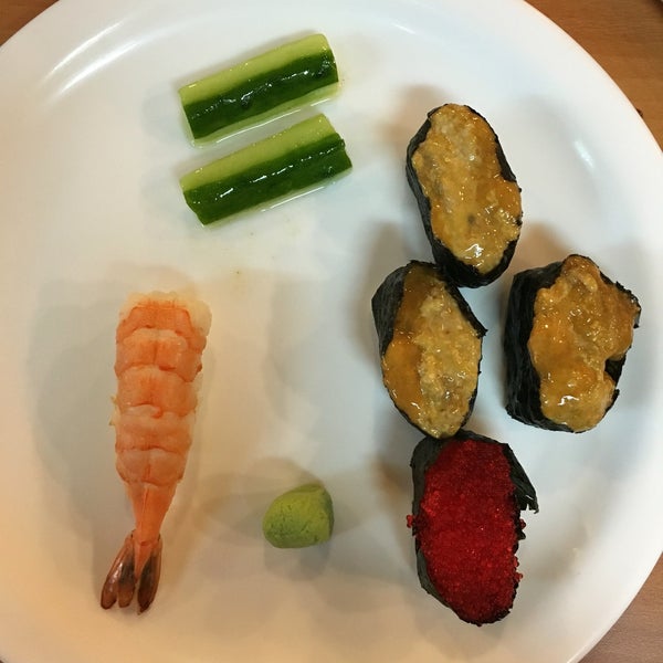 รูปภาพถ่ายที่ Sushi Isao โดย Bronza เมื่อ 6/26/2016