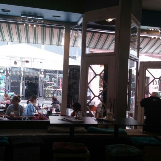 9/18/2015에 Pelin A.님이 emma Café-Bar에서 찍은 사진