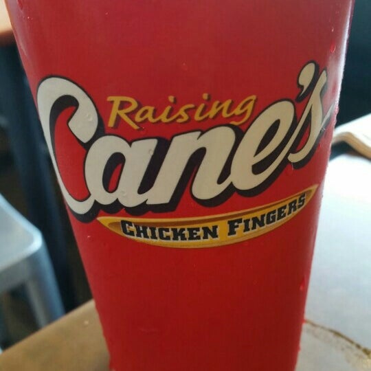 Снимок сделан в Raising Cane&#39;s Chicken Fingers пользователем Roy H. 10/31/2015