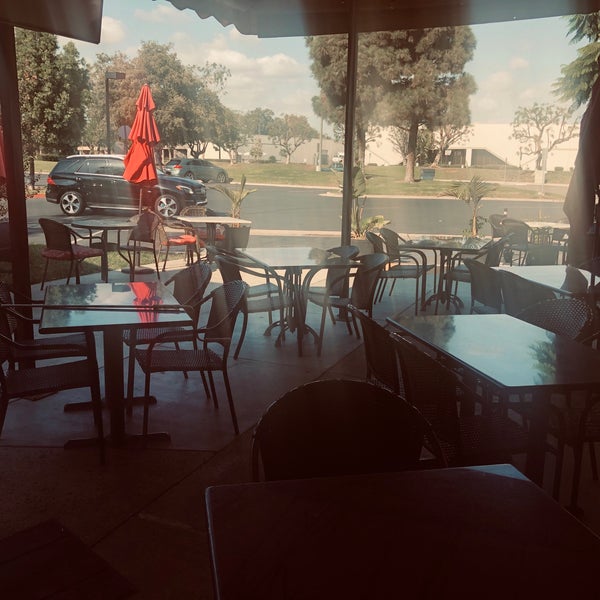 Foto tirada no(a) Cafe America &amp; Hookah lounge por Tariq B. em 6/24/2019