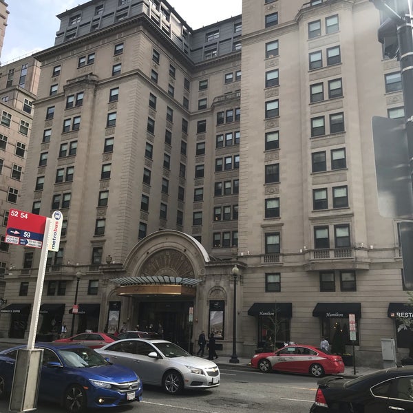Foto diambil di Hamilton Hotel Washington DC oleh Yves S. pada 4/12/2019