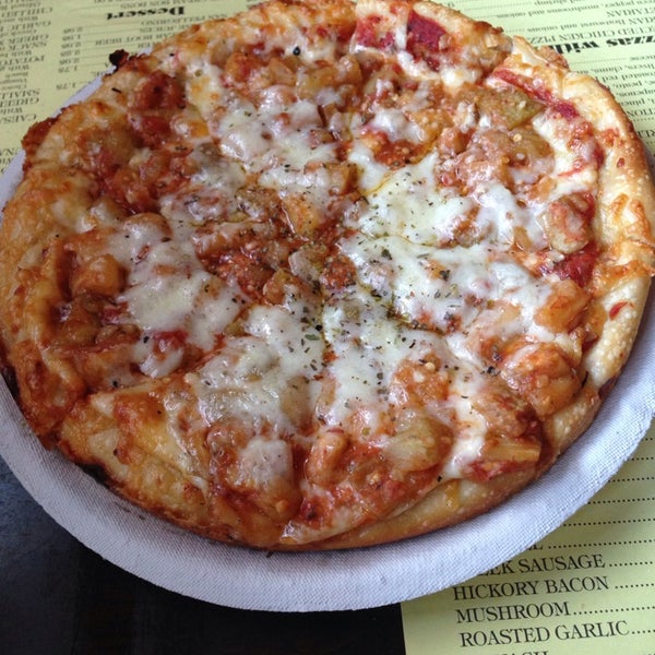 3/1/2014にMauraがBratskellar Pizza Pubで撮った写真