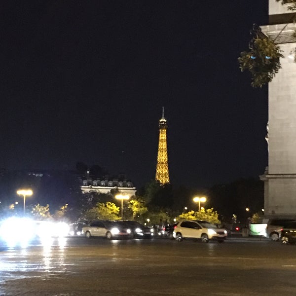 9/26/2017 tarihinde Connie W.ziyaretçi tarafından Renaissance Paris Arc de Triomphe Hotel'de çekilen fotoğraf