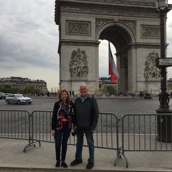 9/26/2017 tarihinde Connie W.ziyaretçi tarafından Renaissance Paris Arc de Triomphe Hotel'de çekilen fotoğraf