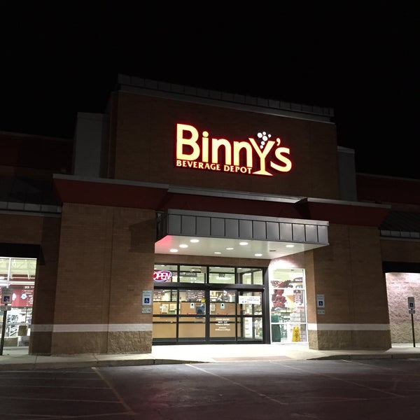 Foto tirada no(a) Binny&#39;s Beverage Depot por Sasqüis .. em 4/1/2015