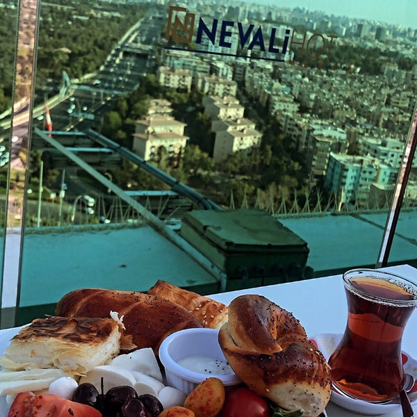 Das Foto wurde bei Nevali Hotel von Arzu 💔 Çlk am 10/2/2021 aufgenommen