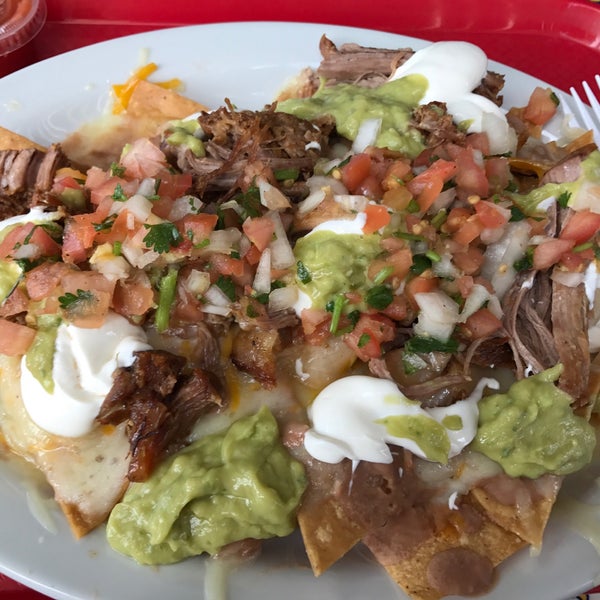 2/24/2017 tarihinde Nadyne R.ziyaretçi tarafından El Super Burrito'de çekilen fotoğraf