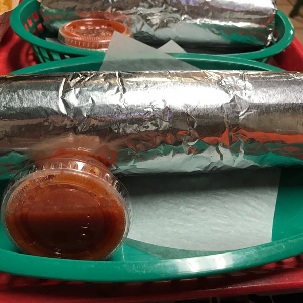 2/3/2017 tarihinde Nadyne R.ziyaretçi tarafından El Super Burrito'de çekilen fotoğraf