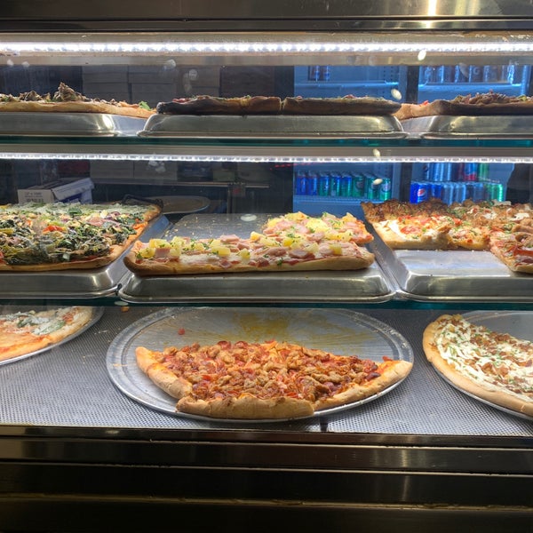 10/10/2018 tarihinde Nadyne R.ziyaretçi tarafından Champion Pizza'de çekilen fotoğraf