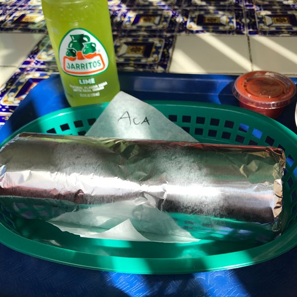 3/13/2017 tarihinde Nadyne R.ziyaretçi tarafından El Super Burrito'de çekilen fotoğraf