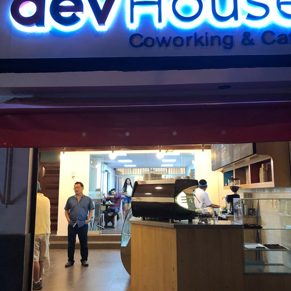 Photo taken at devHouse - Coworking &amp; Café by Lennon S. on 4/11/2018