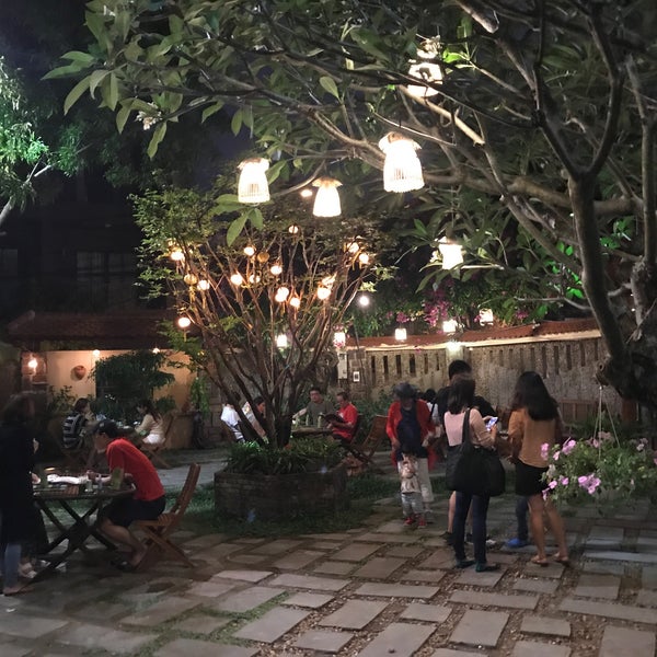 Foto scattata a Lam Vien Restaurant da Emma C. il 3/25/2018