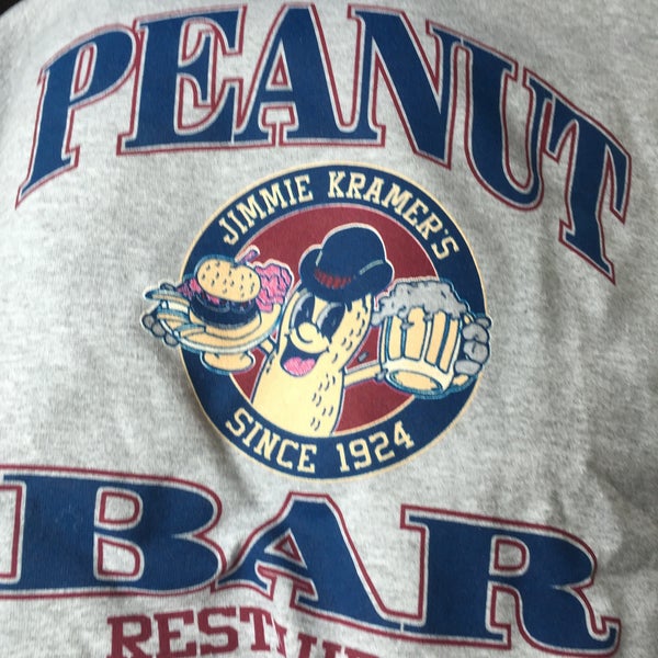 Foto scattata a Jimmie Kramer&#39;s Peanut Bar da Diana K. il 6/3/2016