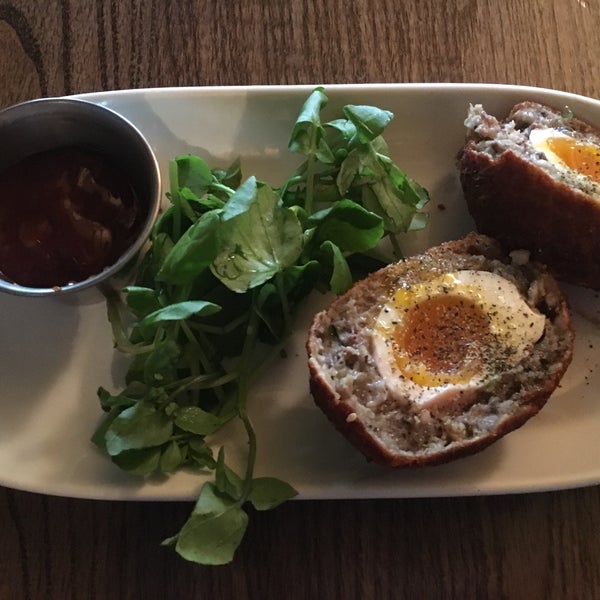 Friendly staff, good beers and amazing scotch egg.