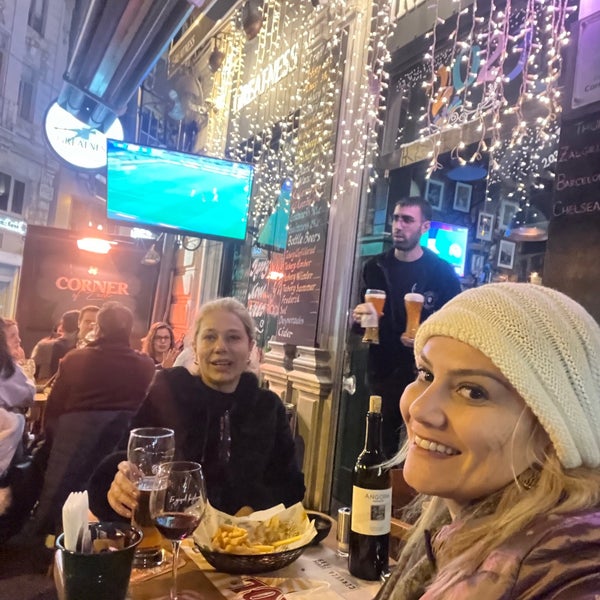 Снимок сделан в Corner Irish Pub Istanbul пользователем Renata C. 1/5/2023