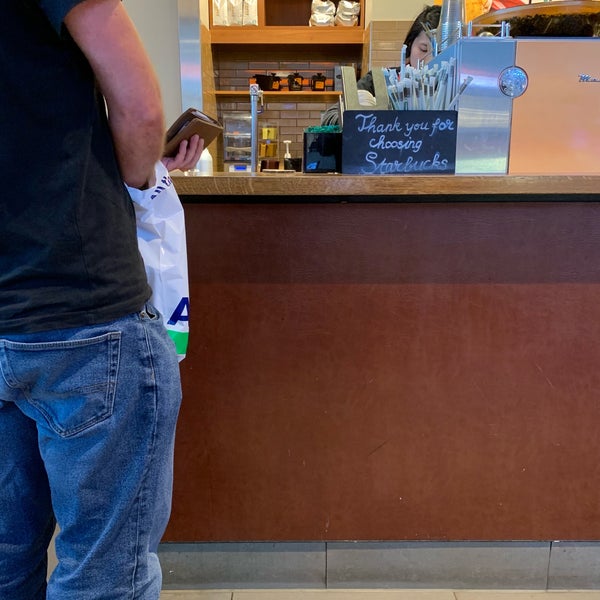 11/9/2018 tarihinde Mrs. Z.ziyaretçi tarafından Starbucks'de çekilen fotoğraf