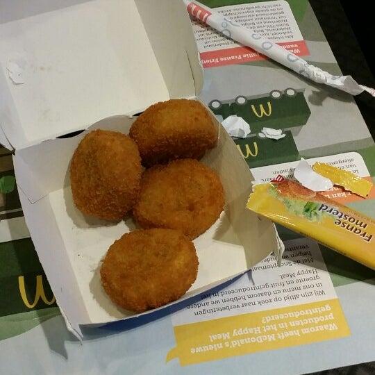 Foto tirada no(a) McDonald&#39;s por Mrs. Z. em 7/19/2014