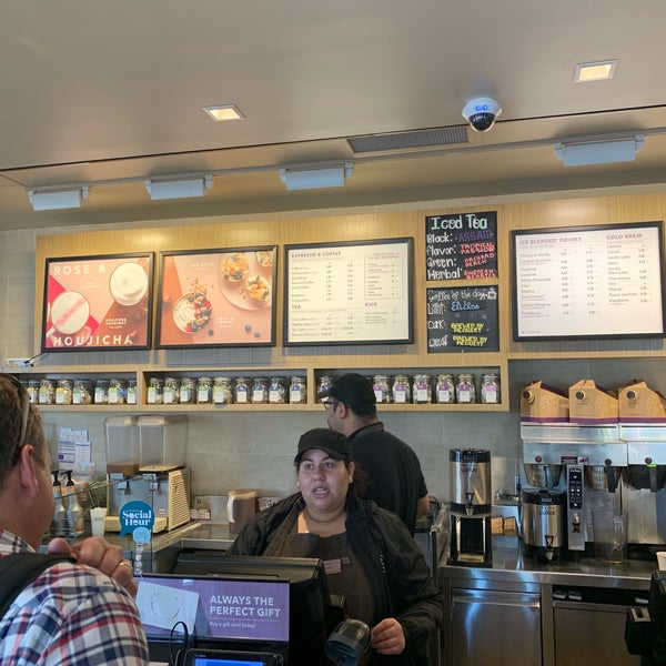Photo taken at The Coffee Bean &amp; Tea Leaf by Axel L. on 1/24/2019