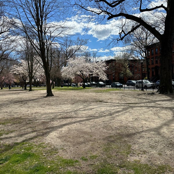 Foto diambil di Hamilton Park oleh Axel L. pada 4/7/2024